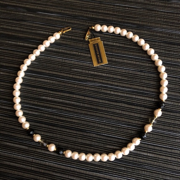 Faux Pearl Necklace ~ Vintage - Picture 3 of 6